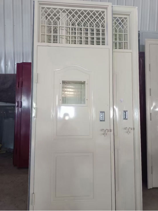 大荔学校教室门 大荔学校教室门