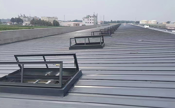 某中学室内体育馆大荔排烟窗改造项目