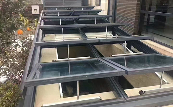 某轨道交通车辆维修车间大荔排烟窗应用