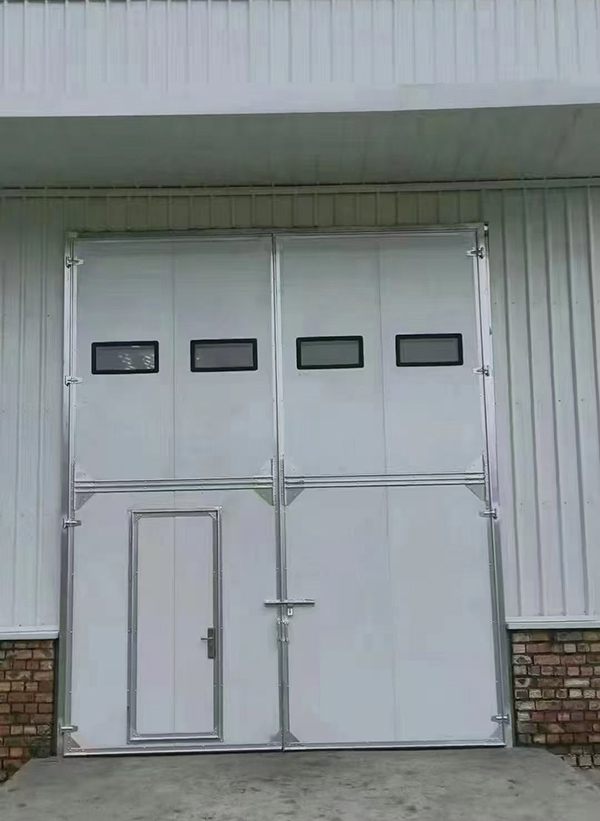 大荔工业门在设备装配车间出入口的实施记录