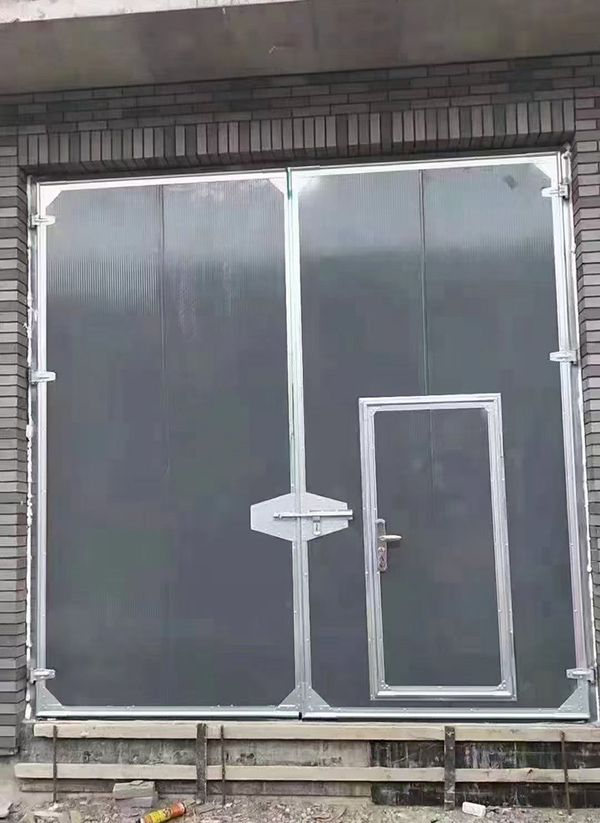 大荔工业平开门在大型设备制造车间的应用实例